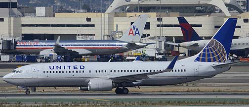 United Boeing 737-824 N33203, August 20, 2013